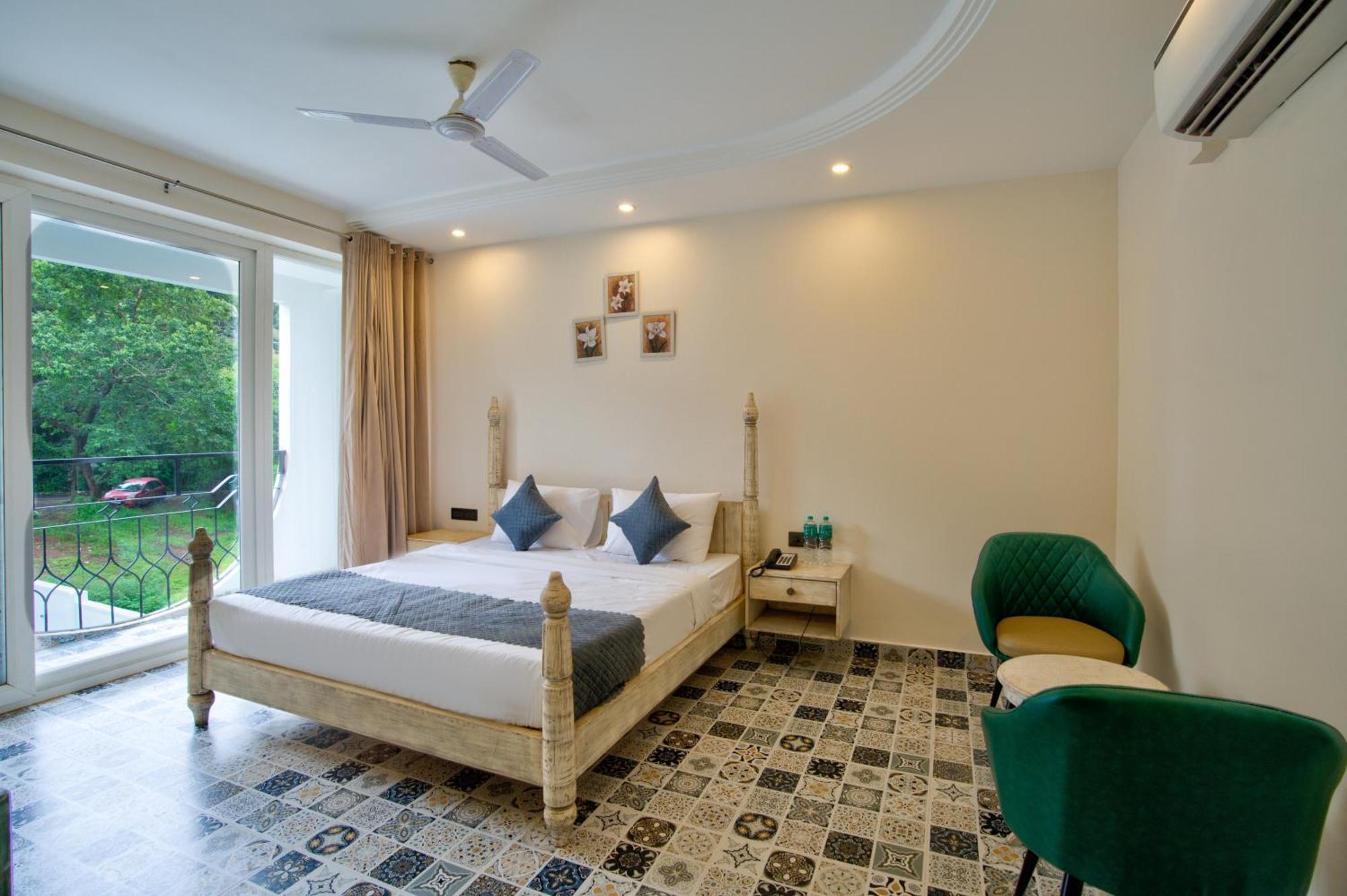Goa Courtyard By The Porto Arpora Hotel Baga Kültér fotó