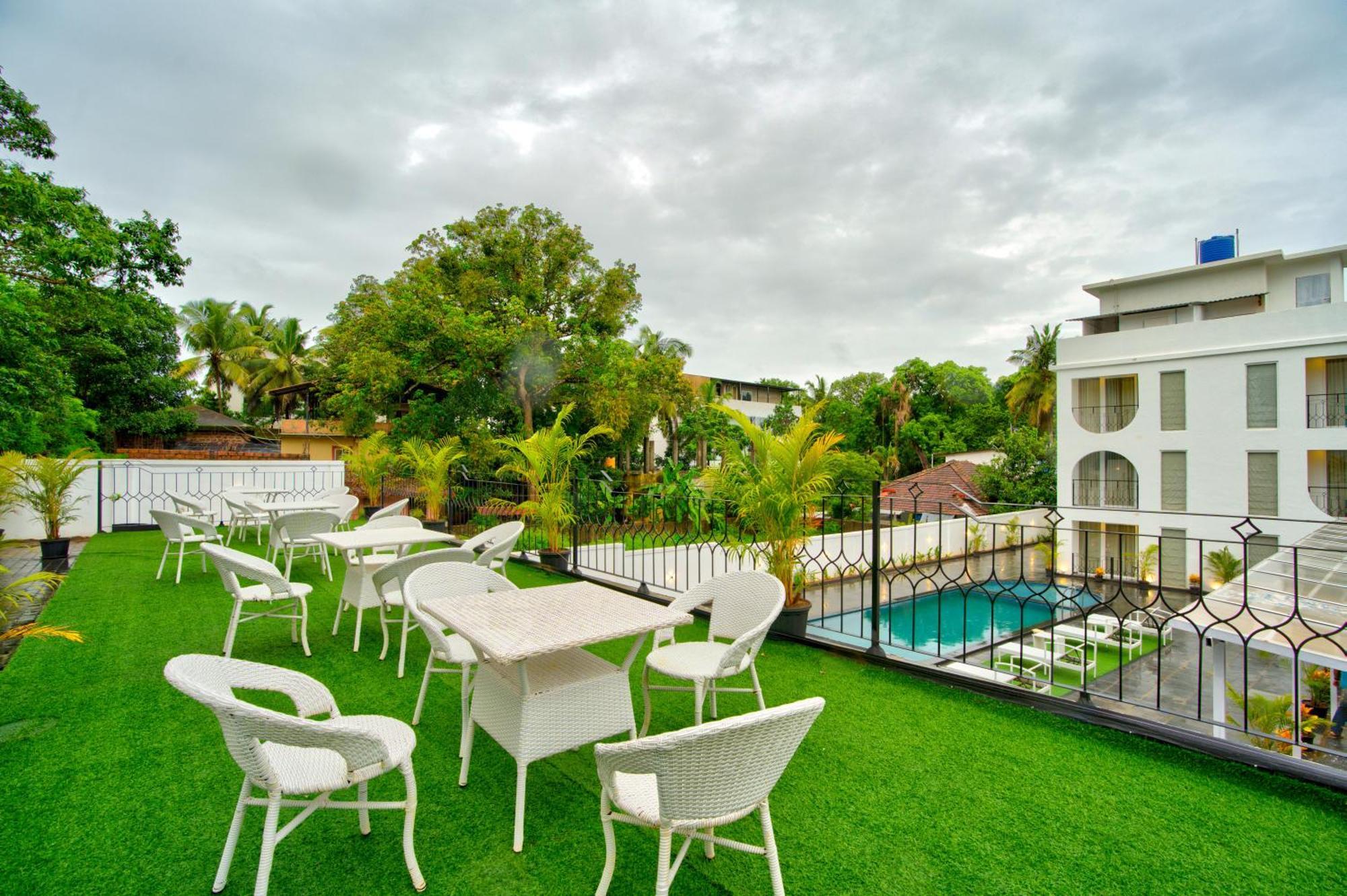Goa Courtyard By The Porto Arpora Hotel Baga Kültér fotó