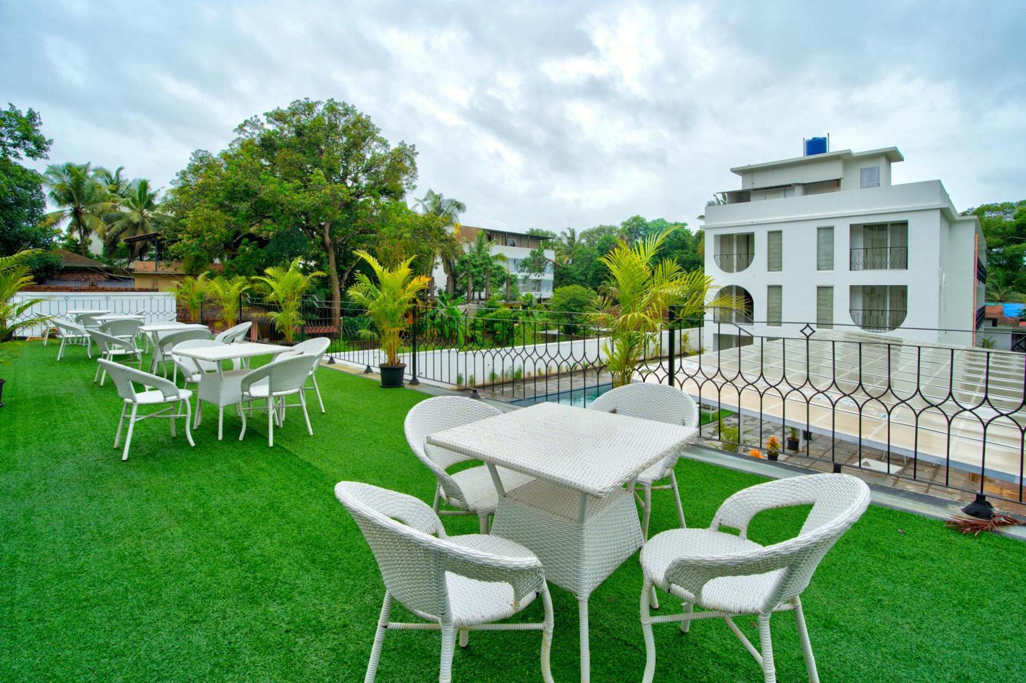Goa Courtyard By The Porto Arpora Hotel Baga Kültér fotó