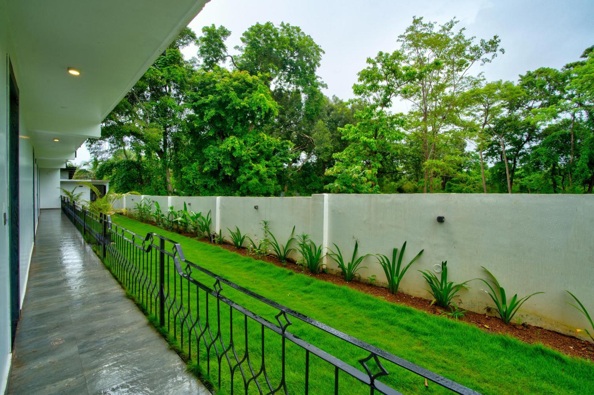 Goa Courtyard By The Porto Arpora Hotel Baga Kültér fotó