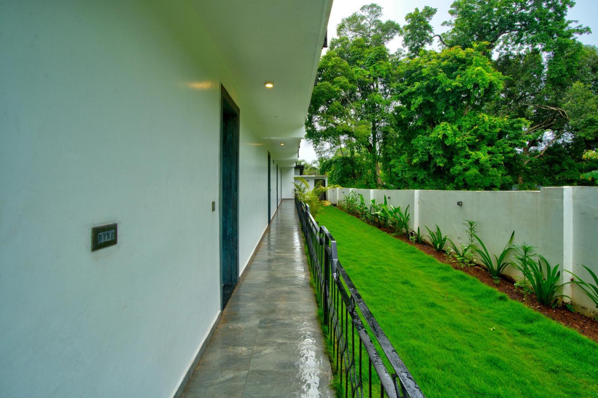 Goa Courtyard By The Porto Arpora Hotel Baga Kültér fotó