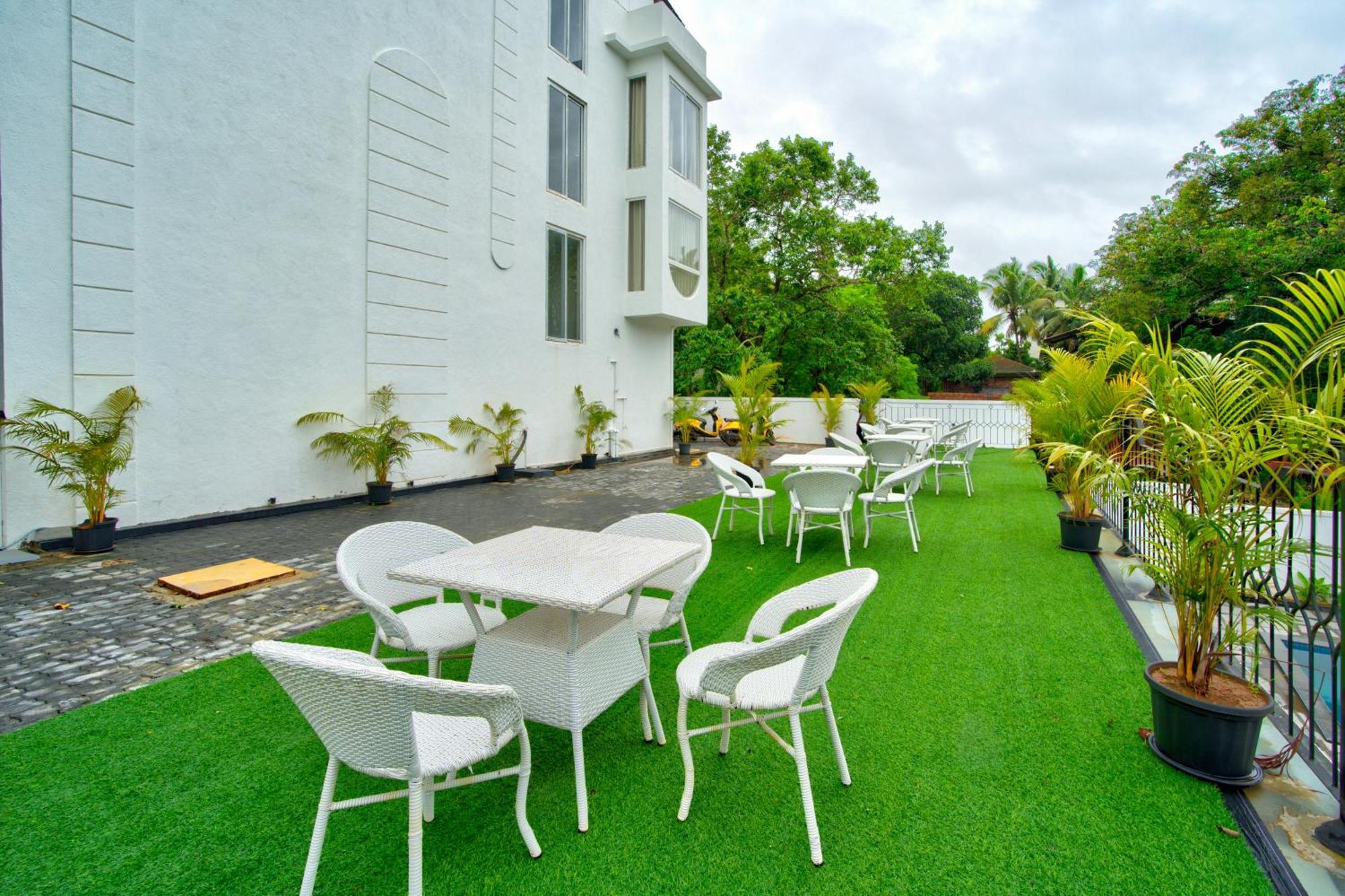 Goa Courtyard By The Porto Arpora Hotel Baga Kültér fotó